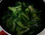 鸡腿菇海参炒西兰花的做法图解1