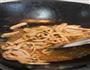 胡萝卜炒肉的做法图解3
