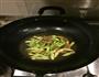 扁豆炒肉的做法图解3