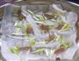 虾仁韭黄蒸陈村粉的做法图解2
