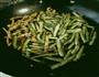 干煸豆角的做法步骤6