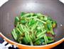 豆角炒秋葵的做法图解4