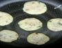 稀饭肉末蛋饼的做法图解2