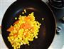 杏仁炒玉米的做法图解3