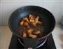 能打动心灵的食物-茶树菇红烧肉的做法图解4