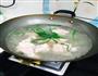 玉米胡萝卜筒子骨汤的做法图解3