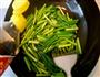 蒜苗炒肉丝的做法图解5