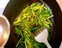 蒜苗炒肉丝的做法图解6