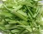 芹菜炒肉的做法图解1