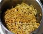 上海韭黄炒面的做法图解2