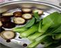 浇汁香菇青菜的做法图解1