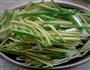 蒜苗炒肉的做法图解1