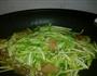 蒜苗炒肉的做法图解4