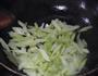 芹菜炒腊肠的做法图解3