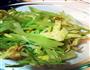 凉拌芹菜蛋皮丝的做法图解3