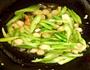 瑶柱腰果炒西芹的做法图解2