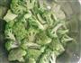 烧猪肉烧西兰花的做法图解2