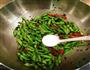 橄榄菜炒四季豆的做法图解7