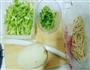 土豆芹菜面的做法图解1