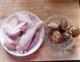 冬菇丝蒸滑鸡的做法图解1