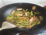 芹菜香干炒肉片的做法图解3