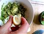 牛油果鸡蛋色拉的做法图解3