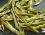 家常茄子煸豆角的做法图解4