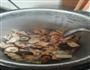 墨鱼香菇老鸡汤的做法图解1