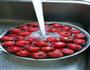 山楂酱的做法图解1