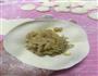 东北风味酸菜猪肉馅水饺的做法图解4
