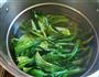 腊肉炒芥兰的做法图解5