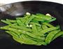 腊肠炒荷兰豆的做法图解4