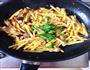 五花肉炒土豆条的做法图解6