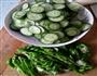 辣子炒黄瓜的做法图解1
