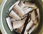 油炸带鱼的做法图解1