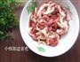 芹菜肉丝，家常菜才有爱的做法图解1