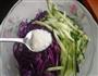 紫包菜凉拌黄瓜的做法图解4