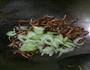 鱿鱼干炒芹菜的做法图解7