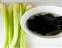 凉拌西芹木耳的做法图解1