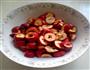山楂果酱的做法图解1