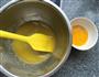 蛋黄椰蓉球的做法图解3