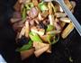 豆腐干炒肉的做法图解7