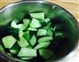 黄瓜凉拌小皮蛋的做法图解1