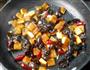 香干木耳炒鸡的做法图解8