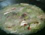 鲫鱼白菜豆腐汤的做法图解5