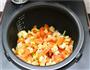 芋香腊肉番茄煲仔饭的做法图解15