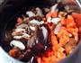香菇排骨焖饭的做法图解8