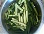 小米辣泡黄瓜的做法图解2