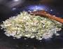 酸包菜炒肉末的做法图解2