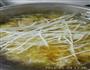 老妈酸菜炖粉条的做法图解7